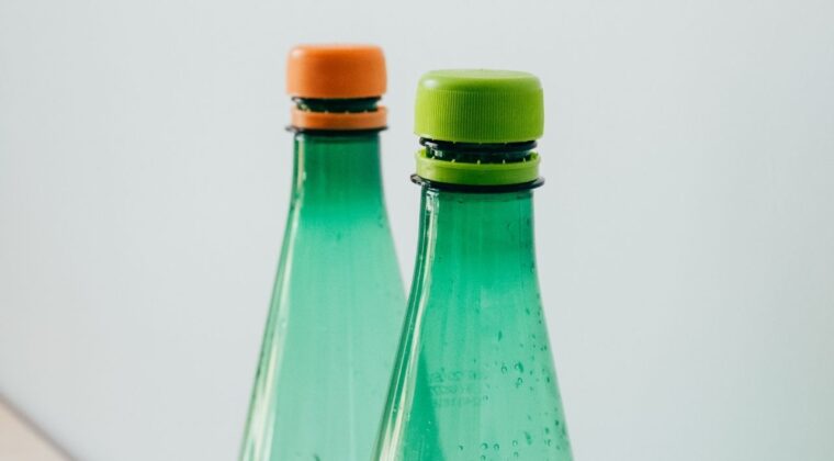 Plastik enjeksiyon ile üretilmiş dayanıklı ambalaj ürünleri.
